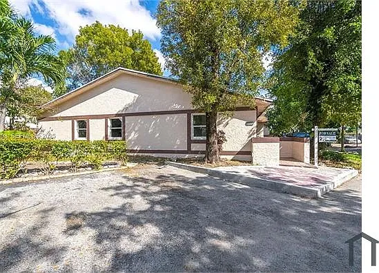 6211 NW 26th Ct — Photo 15