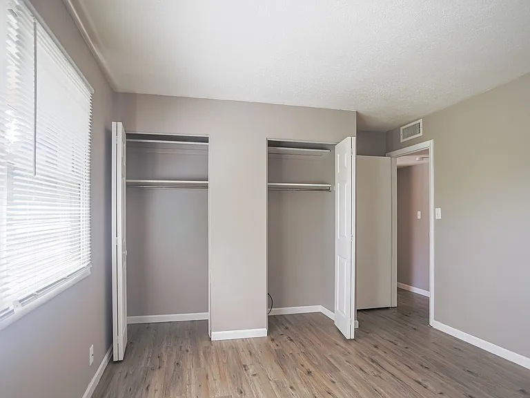Rivershore Apartments — Photo 30