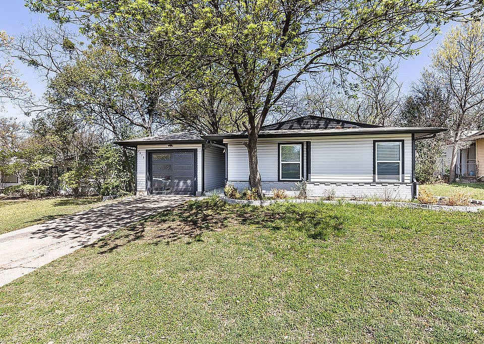 2nd image of 2615 Overland Dr