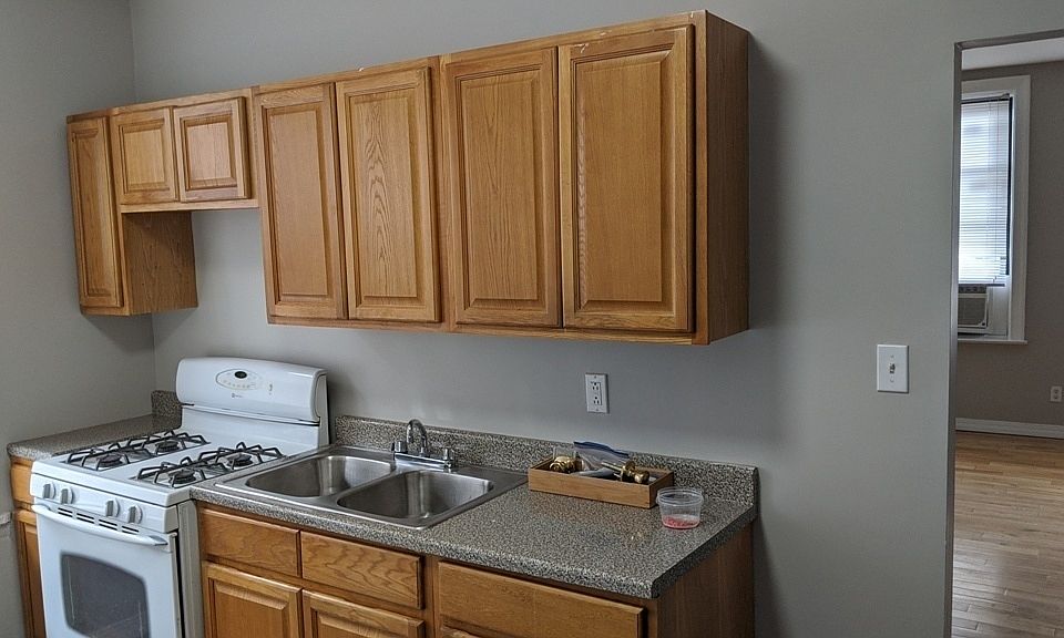 1st image of 1552 E 58th St #1