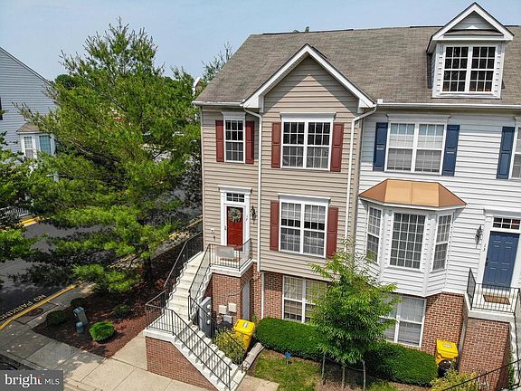 3rd image of 17 Harbour Heights Dr