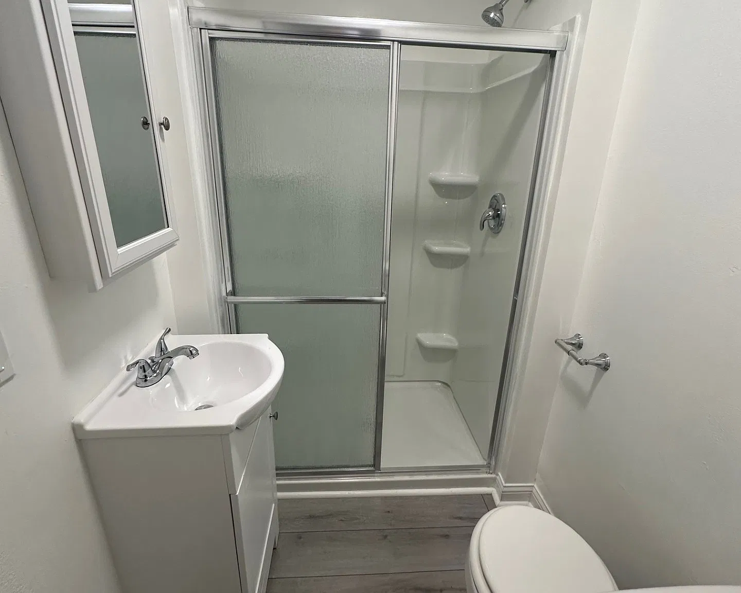 5 bed, 2000 sqft, $3,450 — Photo 2