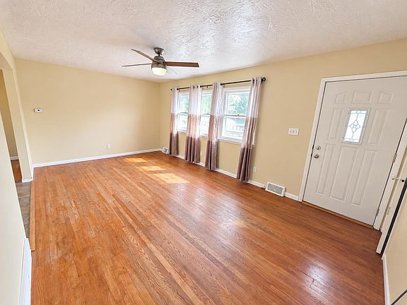 2nd image of 1216 Logan St