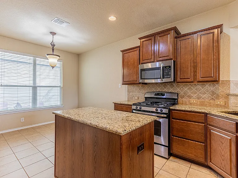 9023 Hubbard Hl — Photo 15