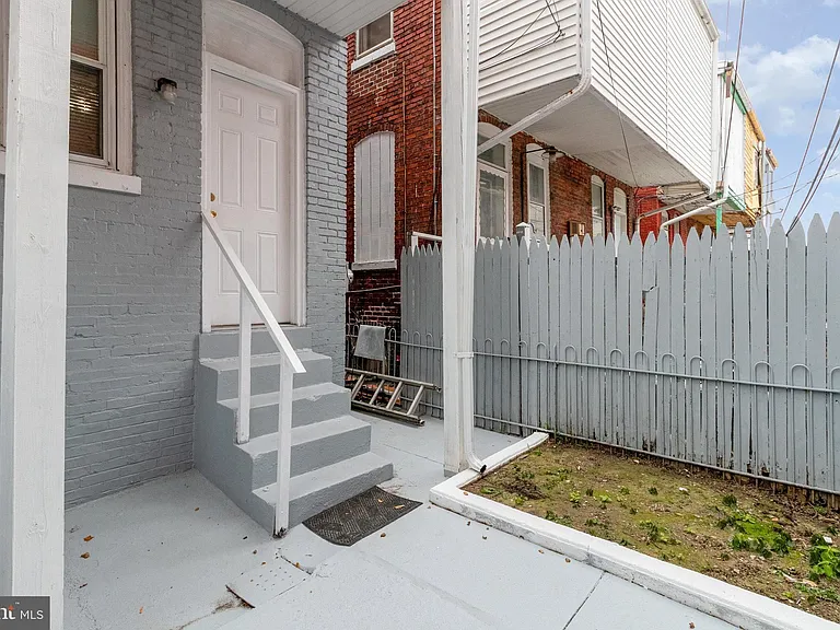 1353 Howard St — Photo 26