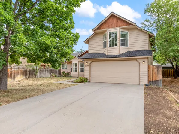 2030 SW 28th Ct, Redmond, OR 97756