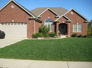 140 Piedmont Dr, Vine Grove, KY