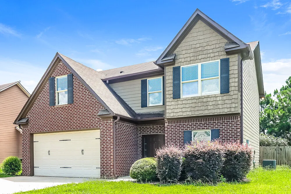 4 bed, 2.5 bath, 2242 sqft, $2,135 — Photo 4