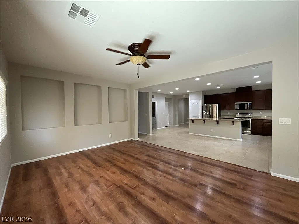 3 bed, 2.0 bath, 1847 sqft, $1,950 — Photo 3