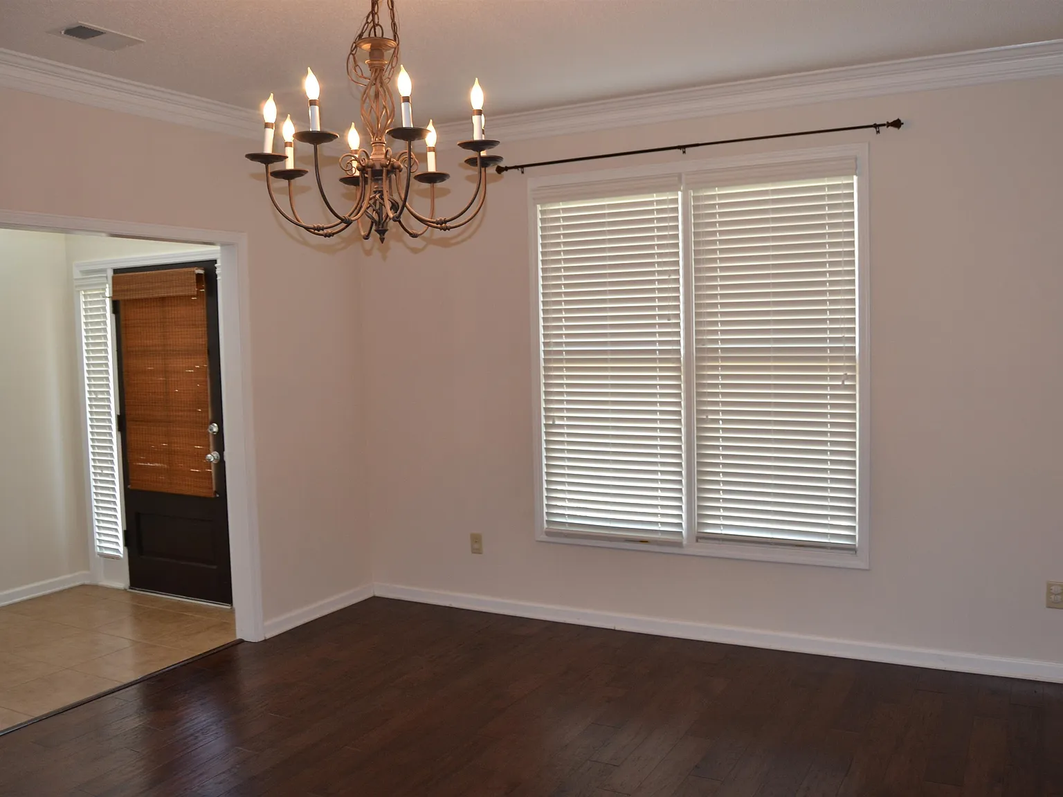 4 bed, 3.0 bath, 3440 sqft, $3,000 — Photo 2