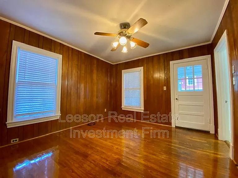 3429 Beverly Pl — Photo 2
