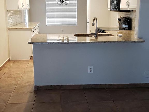 3rd image of 1643 E Maddison Cir
