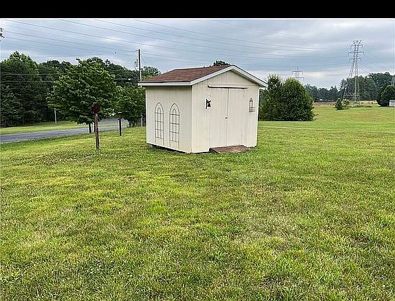 4th image of 611 Spainhour Rd