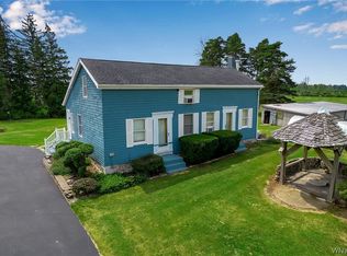 9824 Chestnut Ridge Rd, Middleport, NY 14105