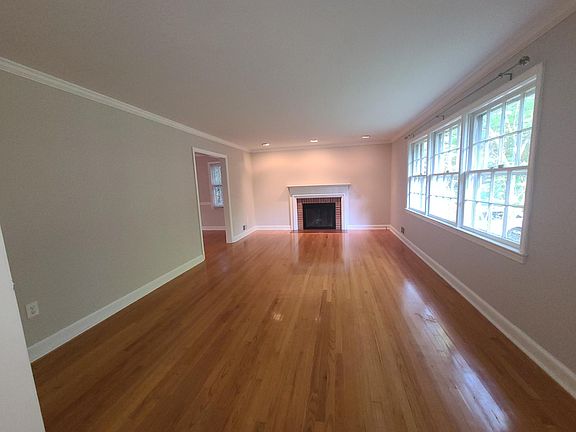 2nd image of 4923 Essex Ave