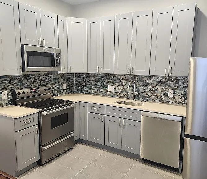 1933 E Huntingdon St #1 — Photo 1