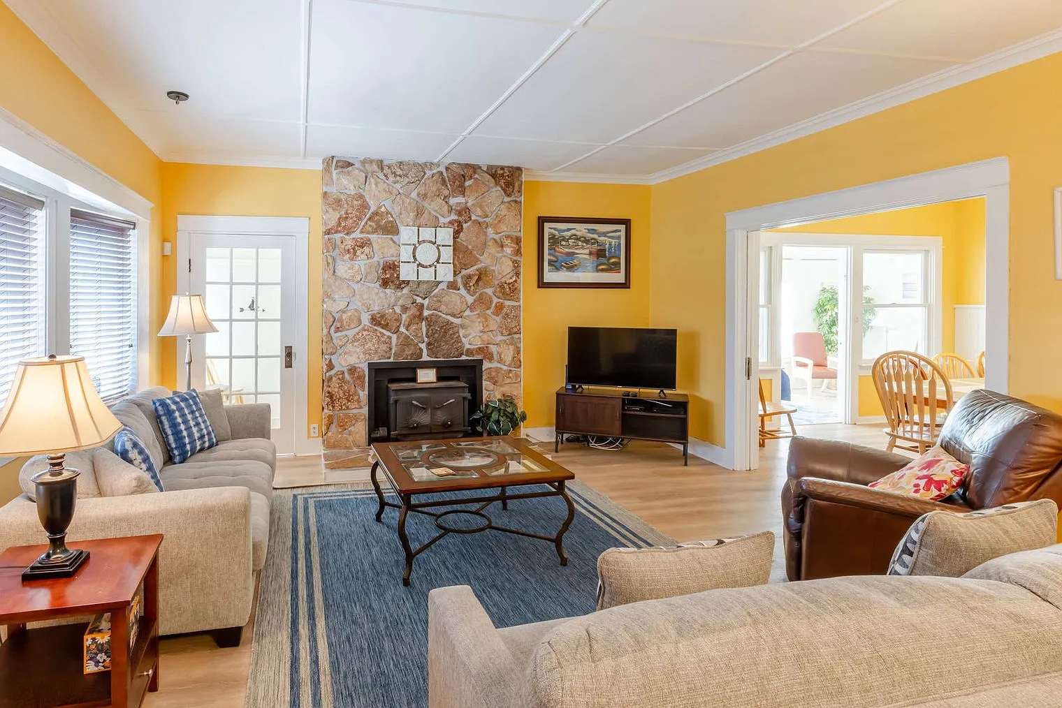 5 bed, 3.0 bath, 2647 sqft, $10,033 — Photo 1