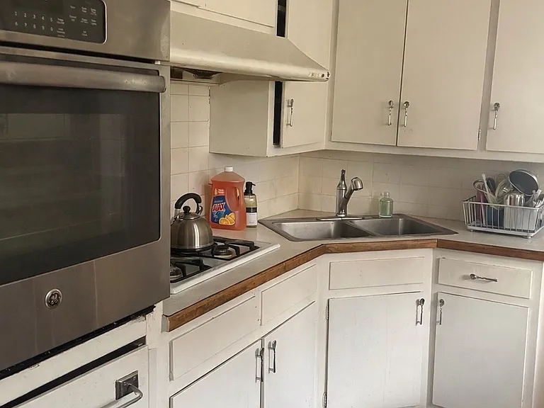 2303 S Catalina St — Photo 6