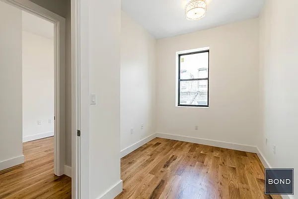 Rented by Bond New York | media 17