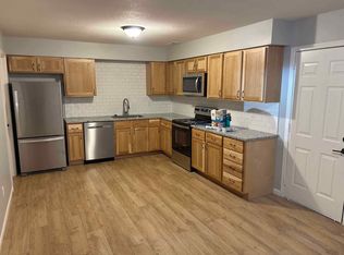 301 Ridge St APT A, Tonganoxie, KS 66086