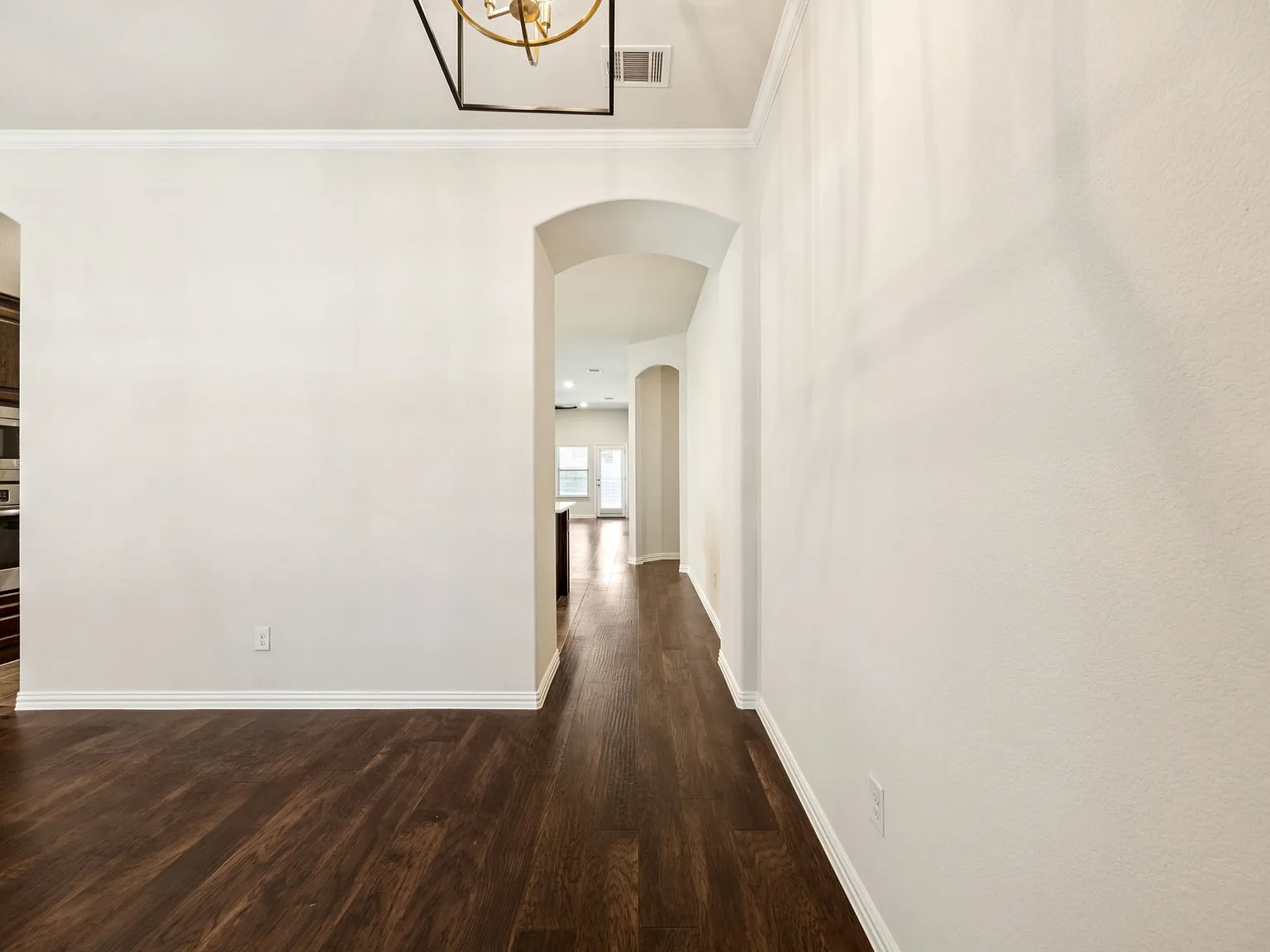 3 bed, 2013 sqft, $2,500 — Photo 3
