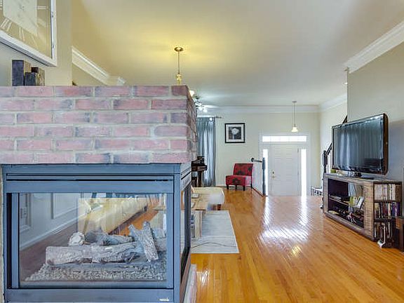 4th image of 4655 Carisbrooke Ln