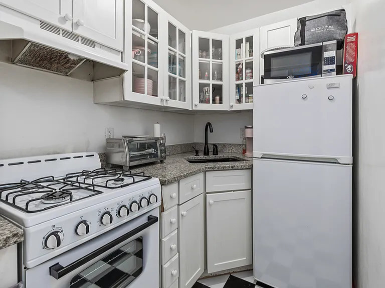 25 W 13th St #2BN — Photo 7