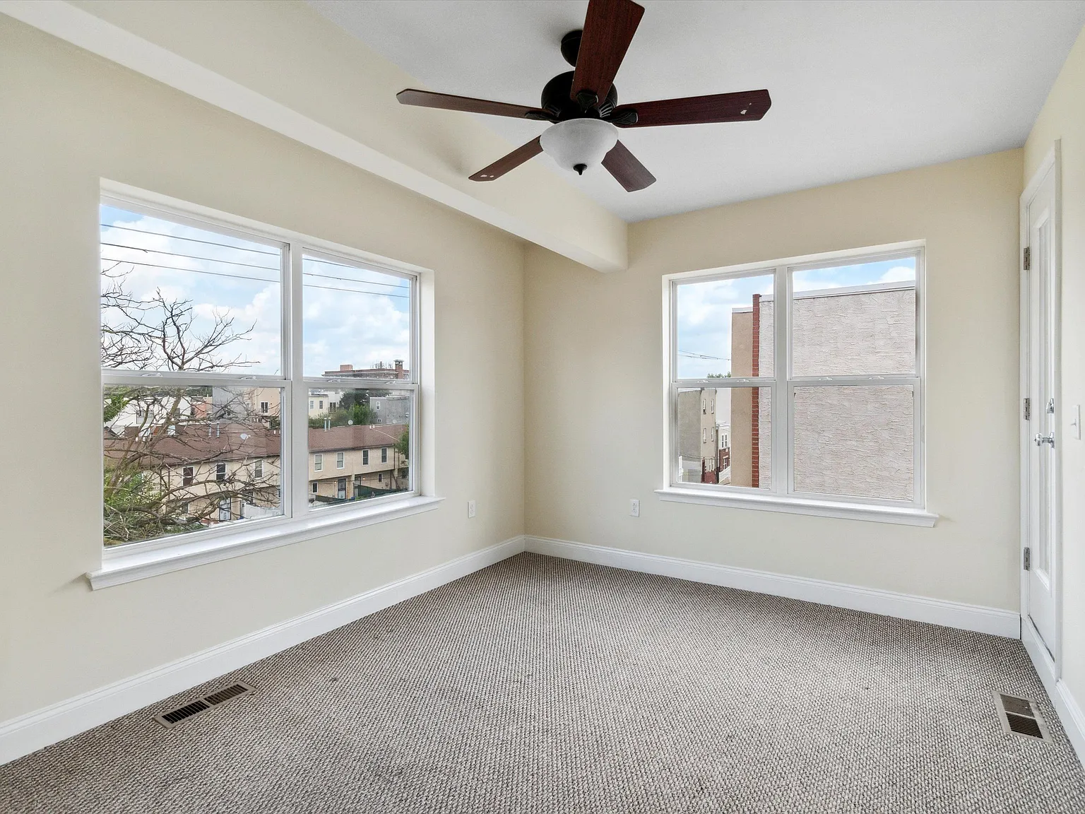 1955 N 18TH ST Unit B — Photo 4