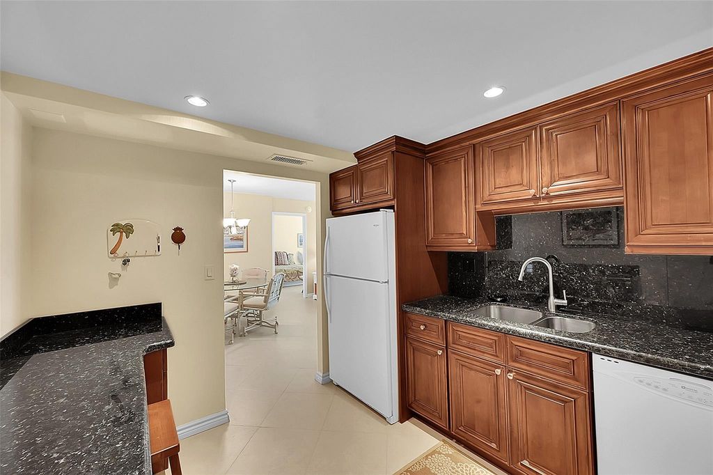 531 N Ocean Boulevard #410, photo 5