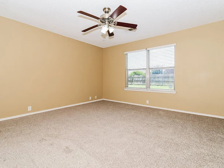 3304 Creekwood Dr — Photo 9