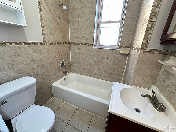 5th image of 388 Baldwin Ave #20