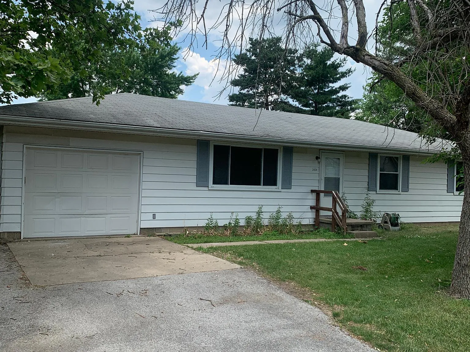 3 bed, 1.5 bath, 1248 sqft, $1,550 — Photo 1