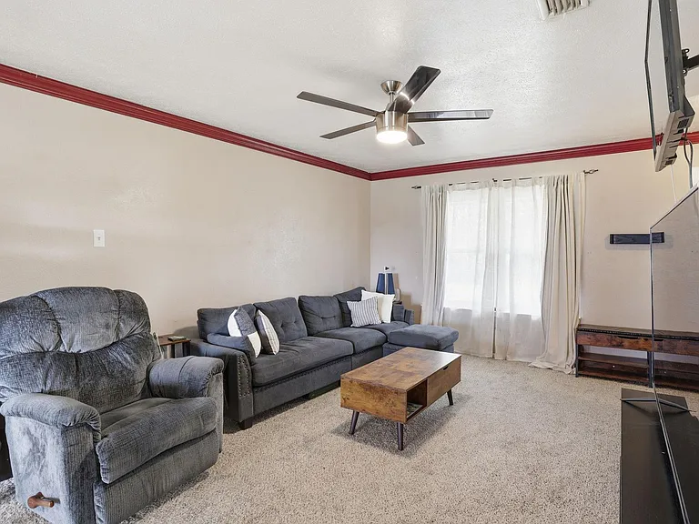 1813 Arkansas St — Photo 8