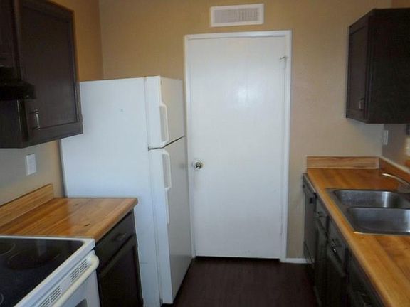 4th image of 605 Stonehenge Dr