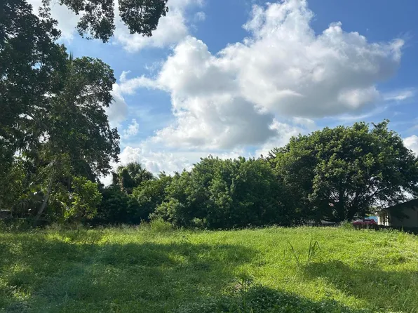 4896 Alberta Avenue, West Palm Beach, FL 33417