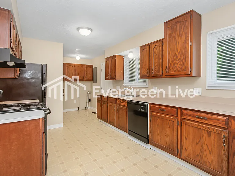 6632 W 13th St — Photo 4