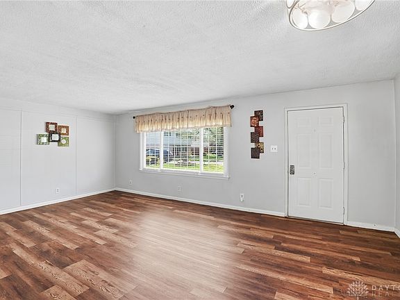 5th image of 723 Adria Ct