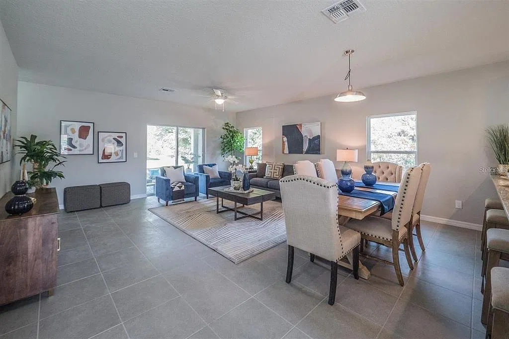 4 bed, 2.0 bath, 1720 sqft, $2,050 — Photo 3
