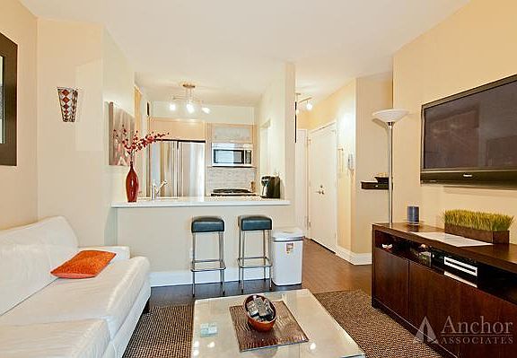 5th image of 211 E 46th St #17H