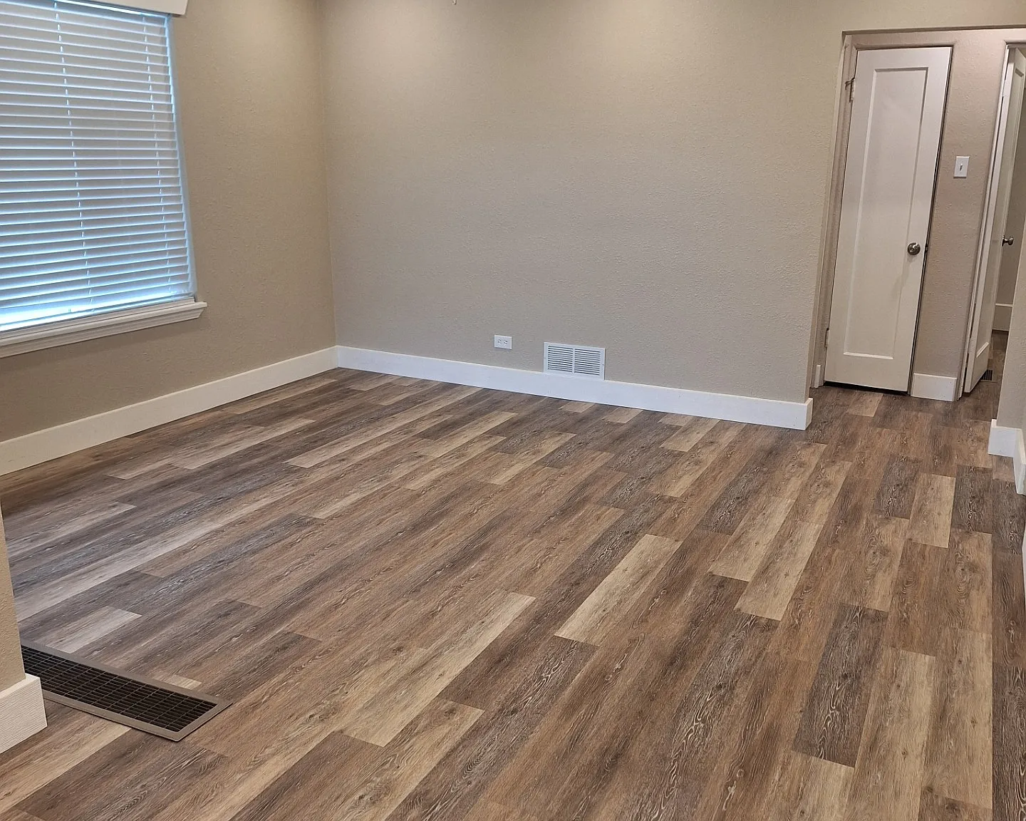 2 bed, 840 sqft, $1,600 — Photo 3
