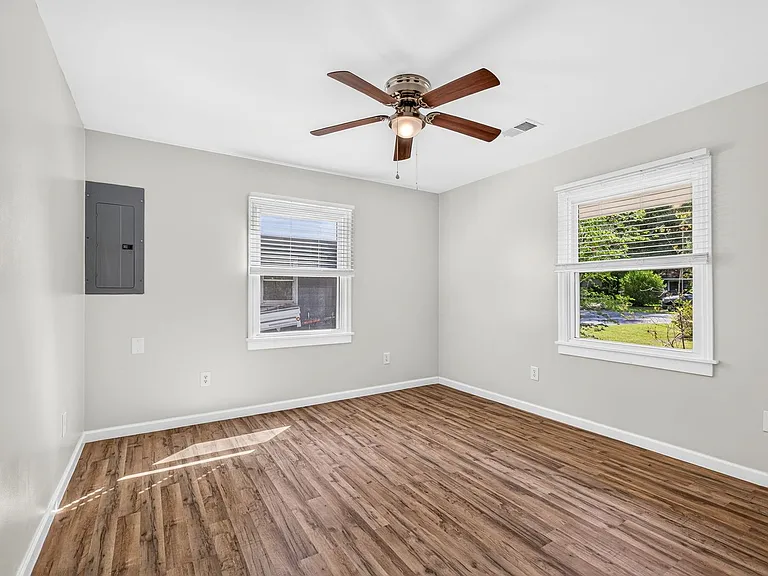 1208 Hawthorne Rd — Photo 18
