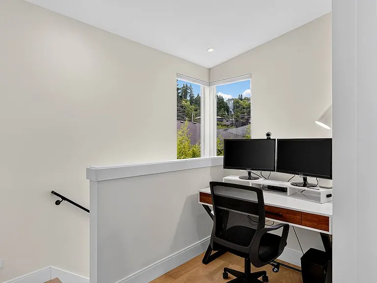 8810 41st Ave SW — Photo 9