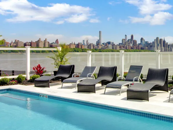 12 Main Street image 14 of 18