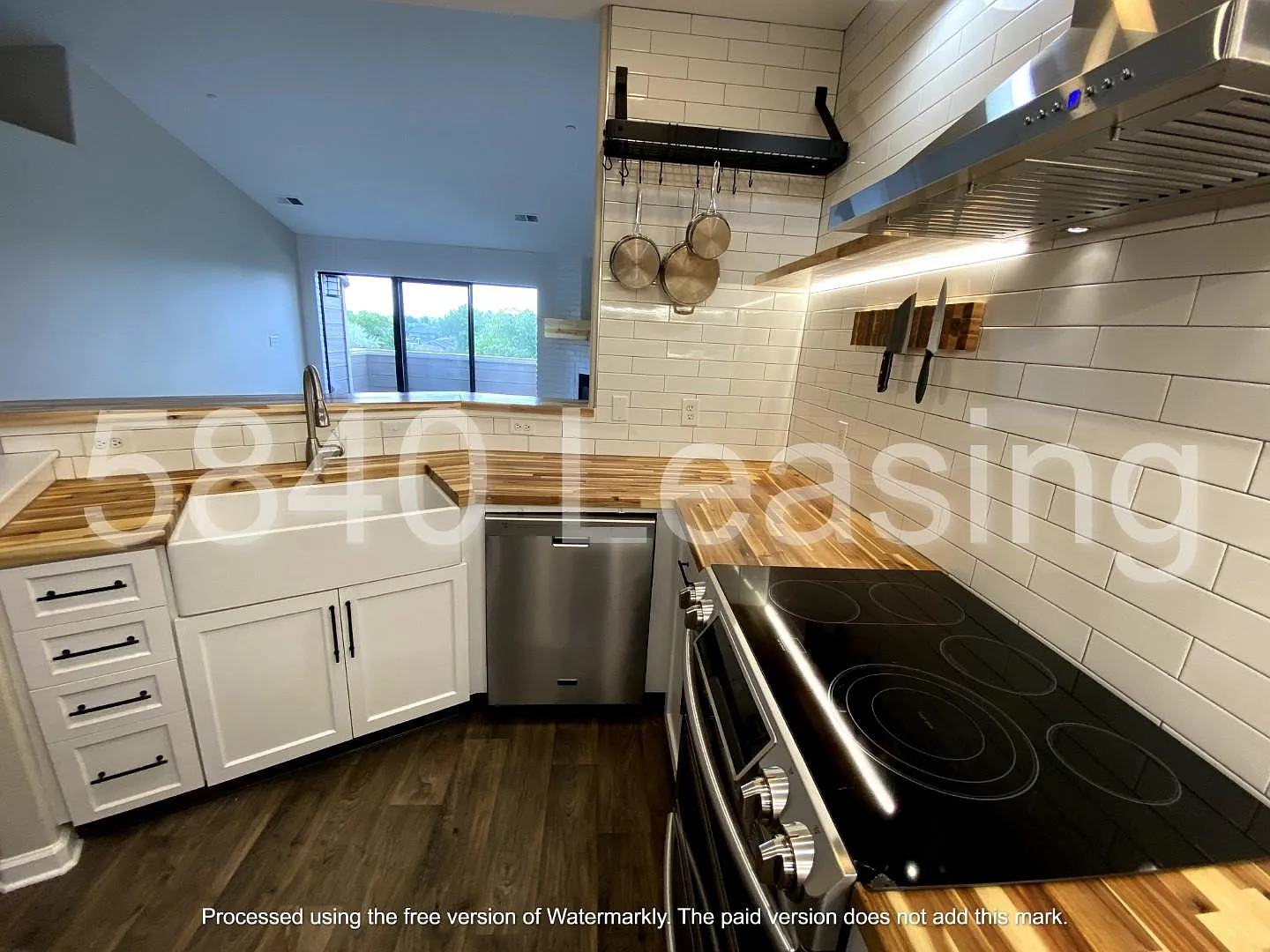 2 bed, 993 sqft, $2,200 — Photo 3