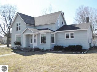 727 Forest Ave, Frankfort, MI 49635