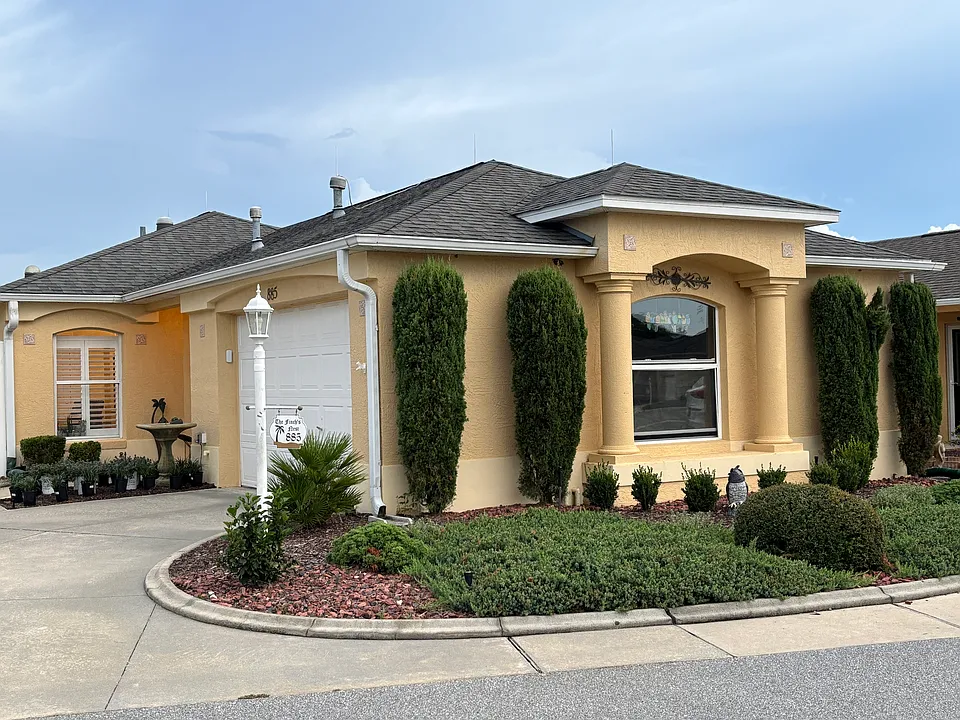 885 Lexington Ln