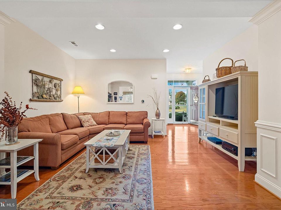 1st image of 105 E Bourne Way