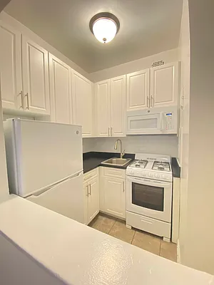 Rented by Bond New York | media 5