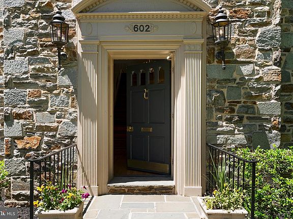 2nd image of 602 Stoneleigh Rd