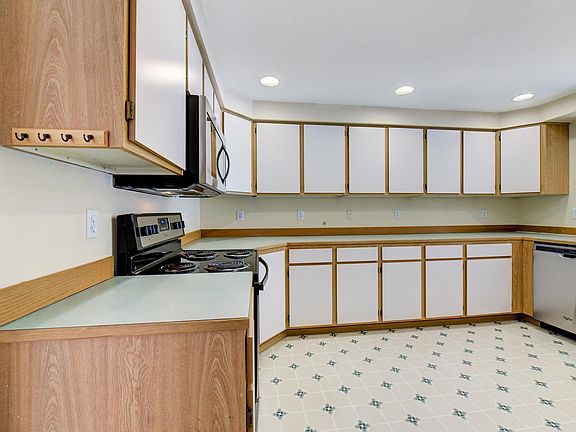Kitchen. All Stainless-steel appliances
